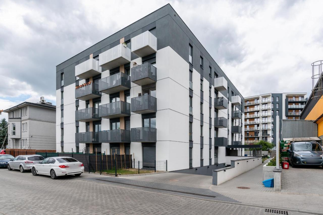With Garden Dmowskiego 81 By Renters Apartment Poznan