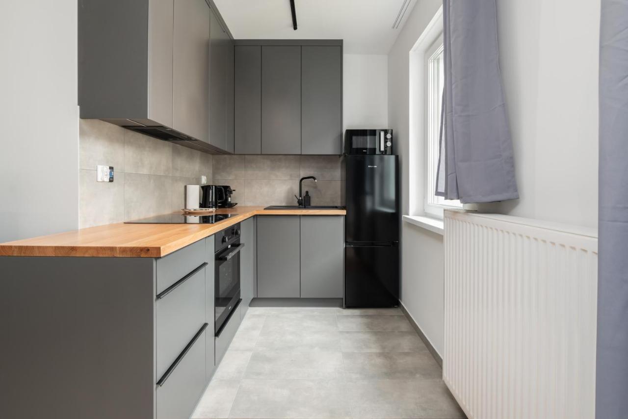With Garden Dmowskiego 81 By Renters Apartment Poznan