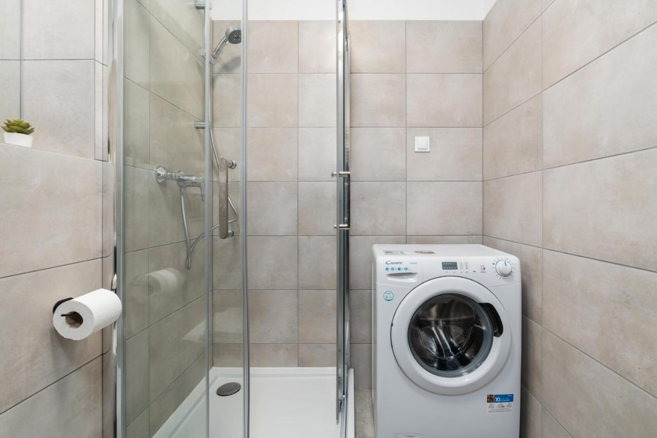 With Garden Dmowskiego 81 By Renters Apartment Poznan