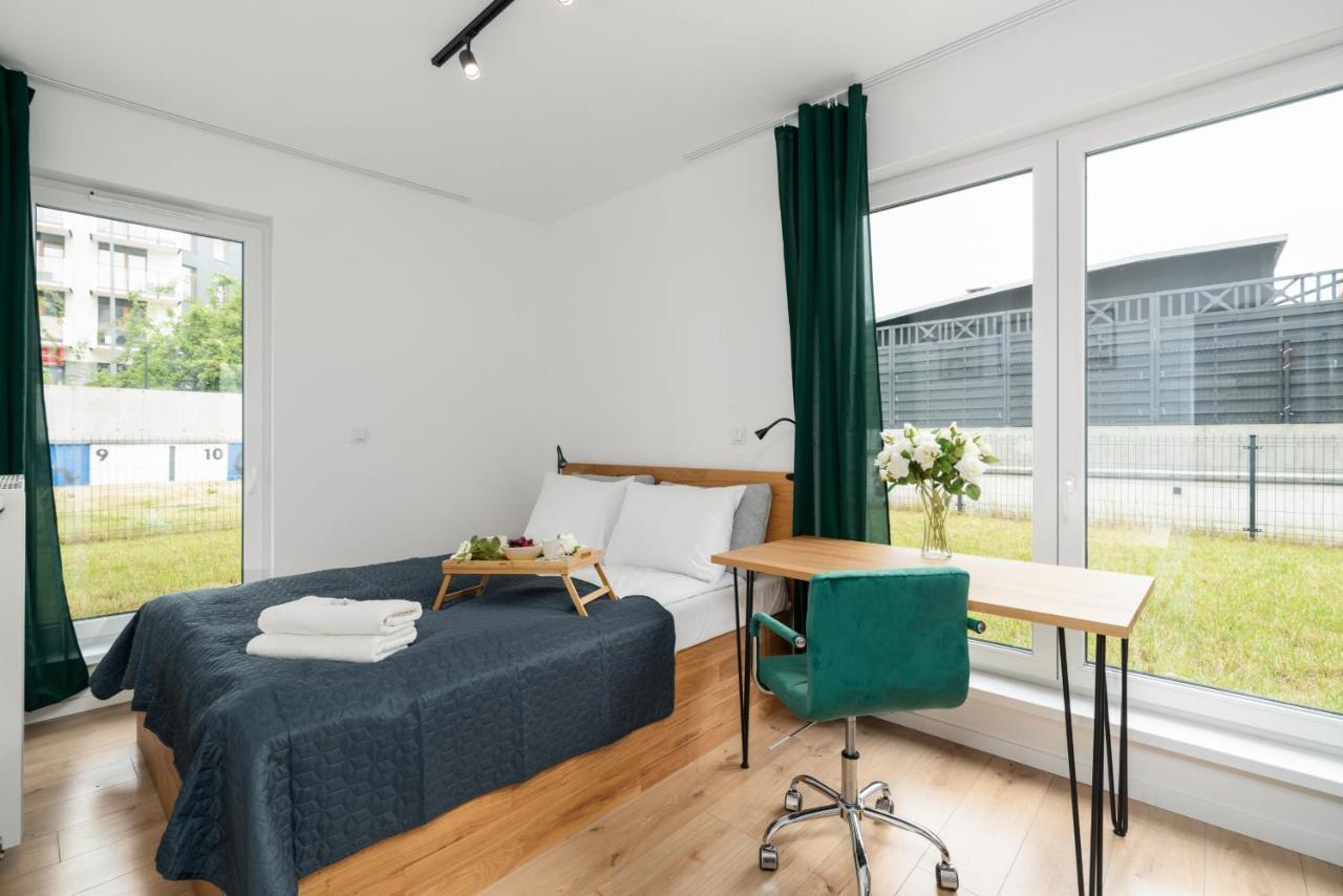 With Garden Dmowskiego 81 By Renters * Poznań